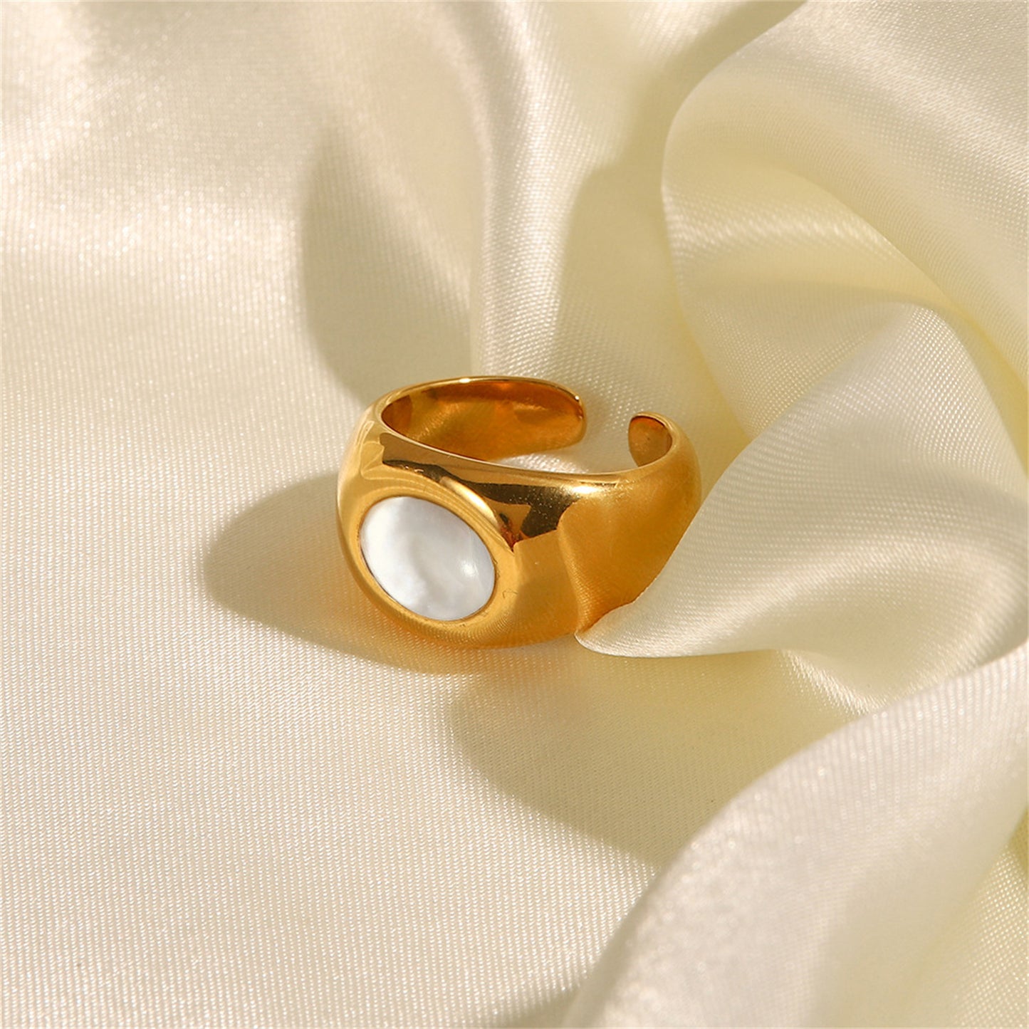 Amber pearl ring